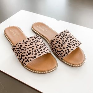 Leopard sandal slides size 10